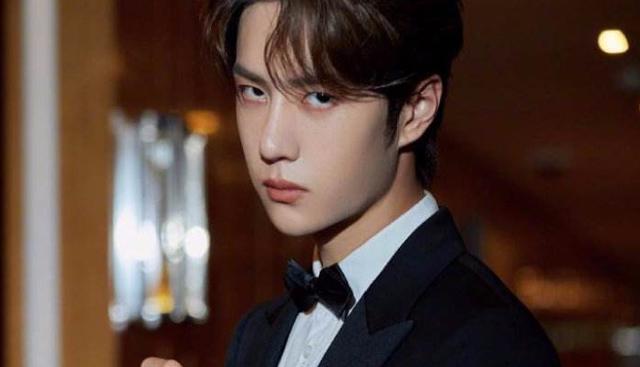 王一博|王一博主持金鹰电视节，是否有资格，答案早在《天天向上》里