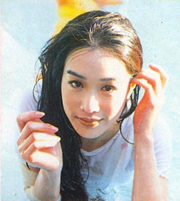 钟丽缇|《人鱼传说》钟丽缇水下游泳好美，郑伊健白衣长发飘飘，二人绝配