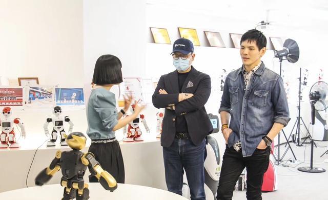 向佐|抛下孕中郭碧婷而不顾，向佐和友人逛街被偶遇，向太失言未去接郭碧婷回家