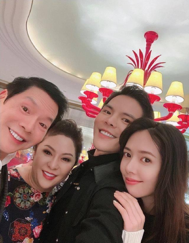 向佐|抛下孕中郭碧婷而不顾，向佐和友人逛街被偶遇，向太失言未去接郭碧婷回家