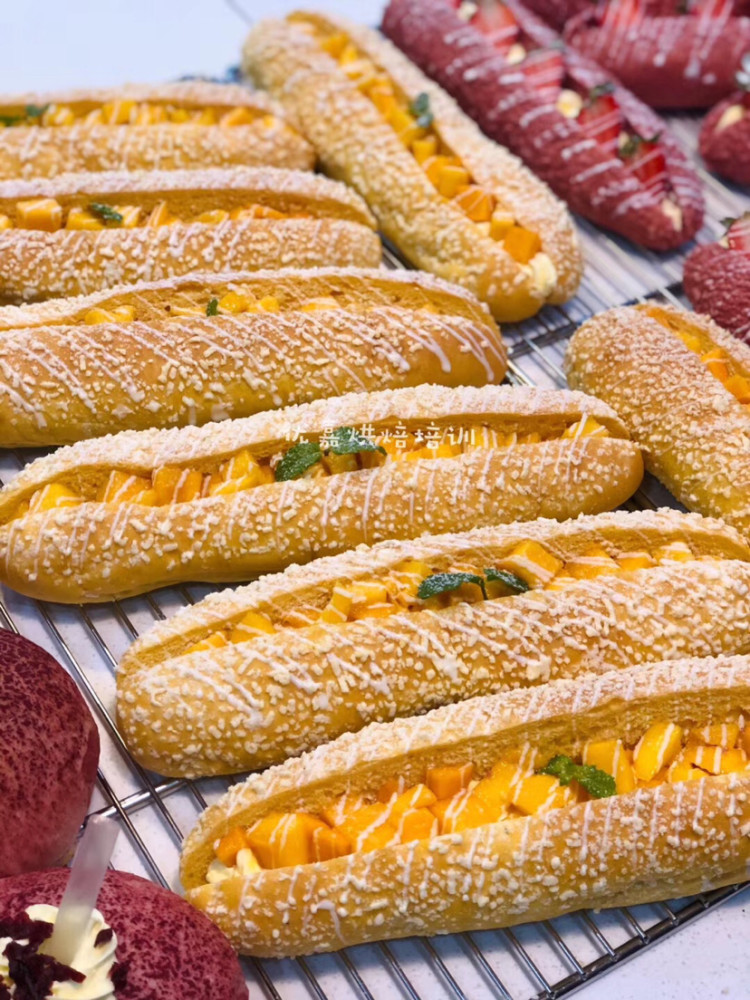 各种网红款～新口味～门店爆款面包