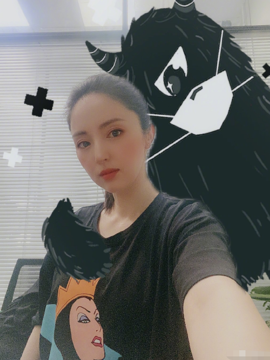 董璇|董璇被传新恋情后首晒自拍，疑自证恋爱状态，第三视角表白：我爱你