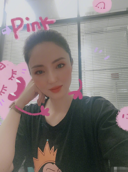 董璇|董璇被传新恋情后首晒自拍，疑自证恋爱状态，第三视角表白：我爱你