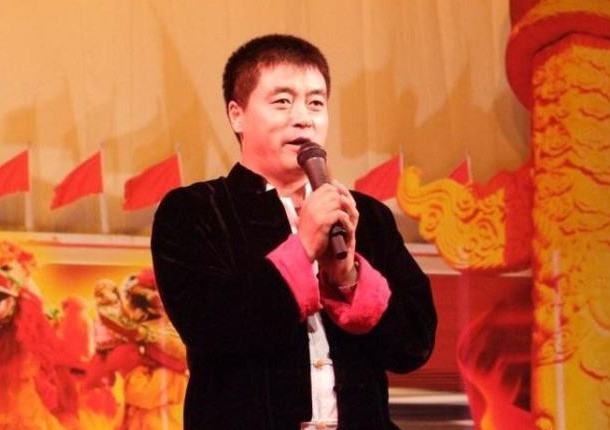 早在2005年,魏三便登上了春晚舞台,独霸二人转的一片天地,成了家喻