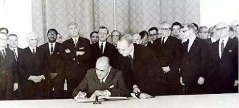 特朗普|特朗普赞核武器又惹怒日本？“构建无核世界”只是挥刀自宫的一厢情愿