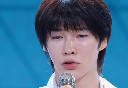 少年之名苏尔现场卸妆回应整容看到他手上的卸妆巾演技不错