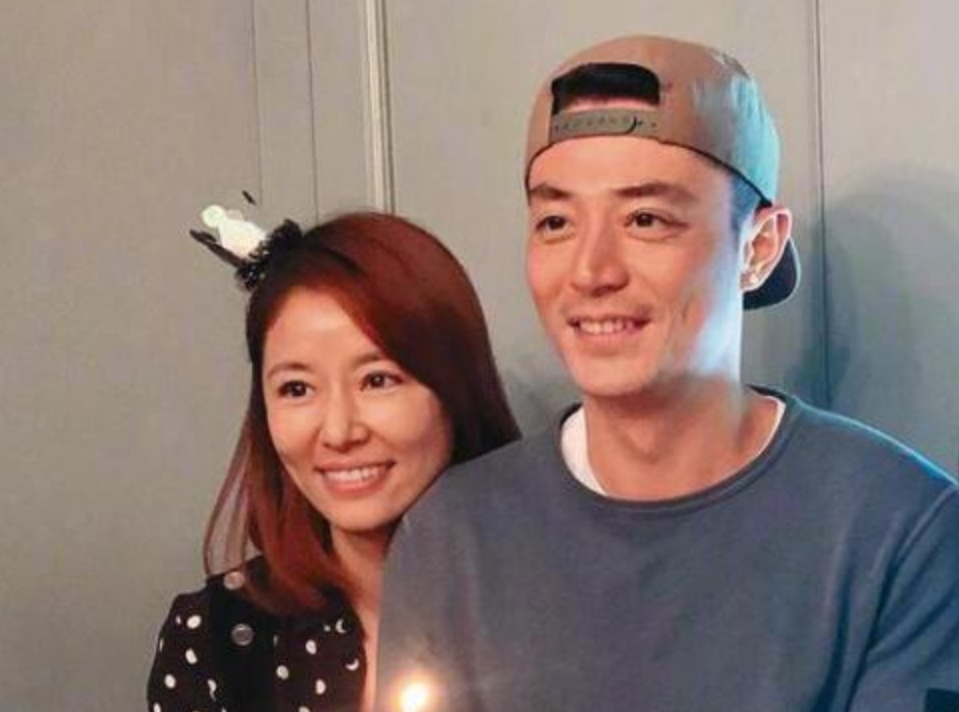 林心如|林心如晒老公视角泳装照，甜美上衣搭配超短裤，真实身材一目了然