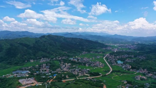 罗秀镇位于桂平市的东南部,处桂平,平南,容县三县(市)交界地,东与平南