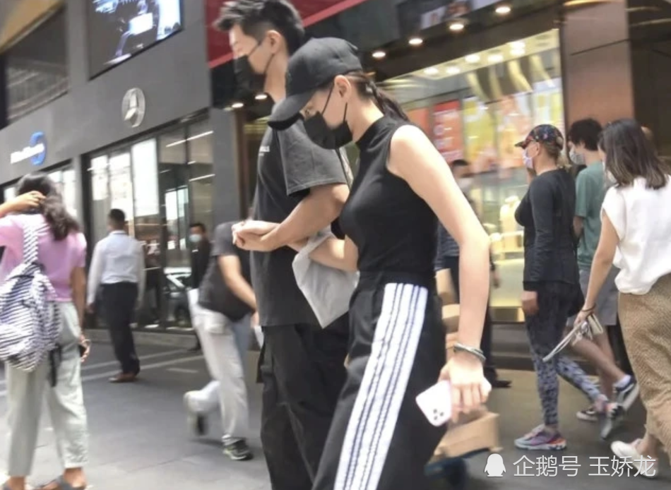 何超莲|没了赌王的压力，何超莲窦骁的恋爱当然怎么甜蜜怎么来！