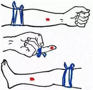 呲呲呲呲呲呲广西有居民小区公共洗漱间出现眼镜蛇