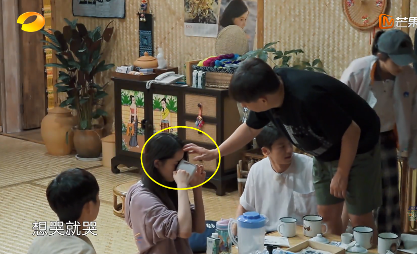 欧阳娜娜突然"崩溃"大哭!大家都以为她是喝多了,黄磊一针见血说出真相