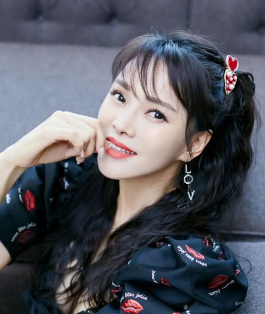 伊能静|伊能静风评好转只用了两个字，撩男人套路让张雨绮也大呼服气