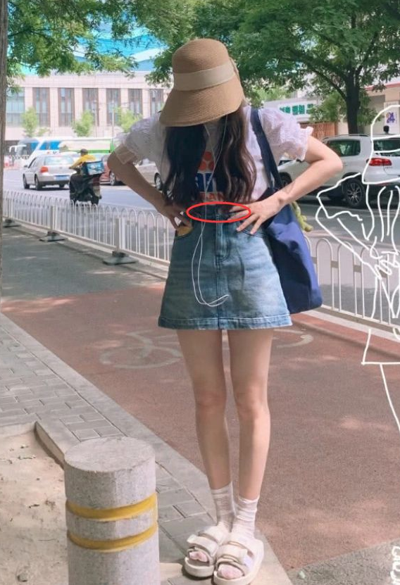 赵露思为了证明自己不到80斤,特意用双手掐住腰,这腰围过于真实了!