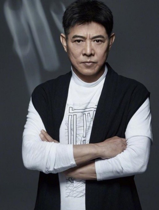 57岁李连杰重归颜值巅峰,状态回春容光焕发,身材强壮年轻20岁