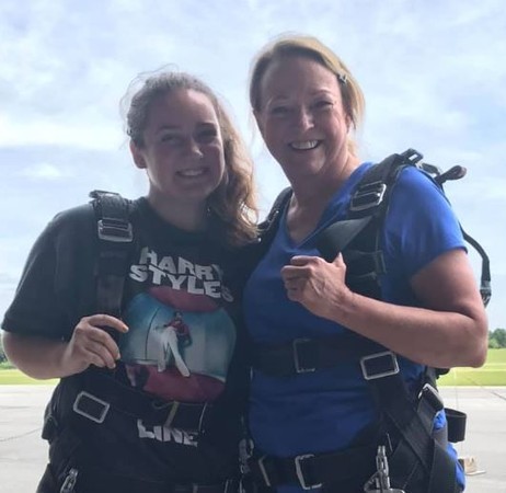 吉安娜|18岁女孩第一次高空跳伞却没打开不幸摔死 成人礼变葬礼