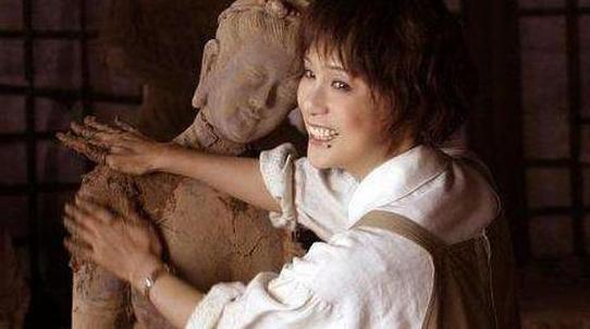 李建群|“容妃”李建群因病去世，与陈家林同居27年没名分，一生无子女
