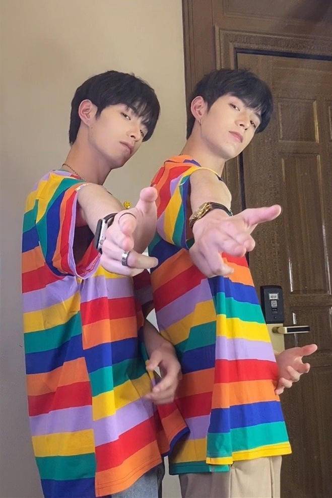 95后双胞胎兄弟走红网络!