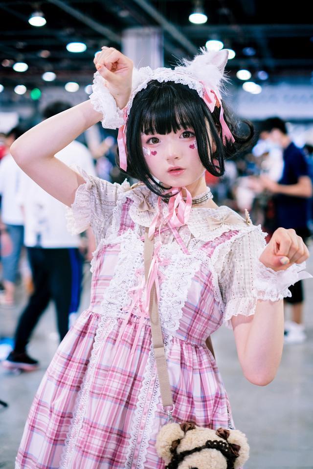 日常工作生活可以当一个素面朝天的lo娘,但是在漫展这种大家都在高度