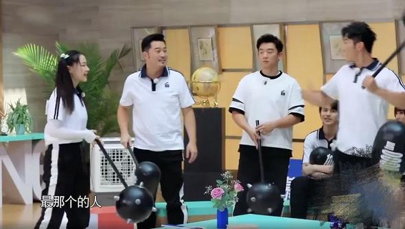 李晨|李晨又被嘲？节目用“最那个的人”描述柳岩，女方高情商反应获赞