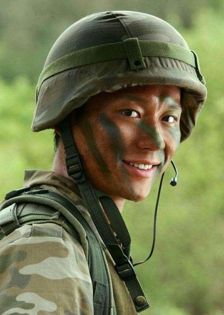 李晨|李晨又被嘲？节目用“最那个的人”描述柳岩，女方高情商反应获赞