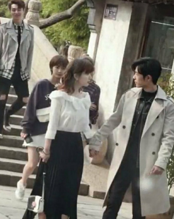 杨紫|肖战杨紫剧照提前公开？亲密戏像“假戏真做”，网友：心动了