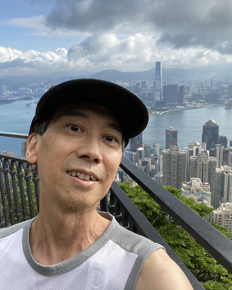 56岁张达明晒近照皱纹横生脖子皮肤松弛太显老抗癌成功心态好