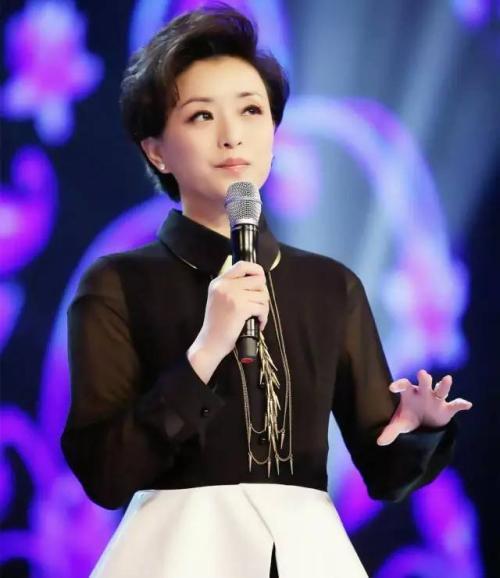 乘风破浪的姐姐|52岁杨澜近照曝光！皮肤紧致气质佳，曾自曝不会限制老公自由