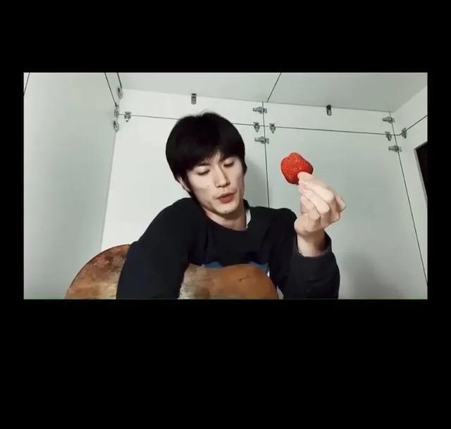 三浦春马|三浦春马为何自杀？小栗旬言论被指似有深意，网友总结四点推测