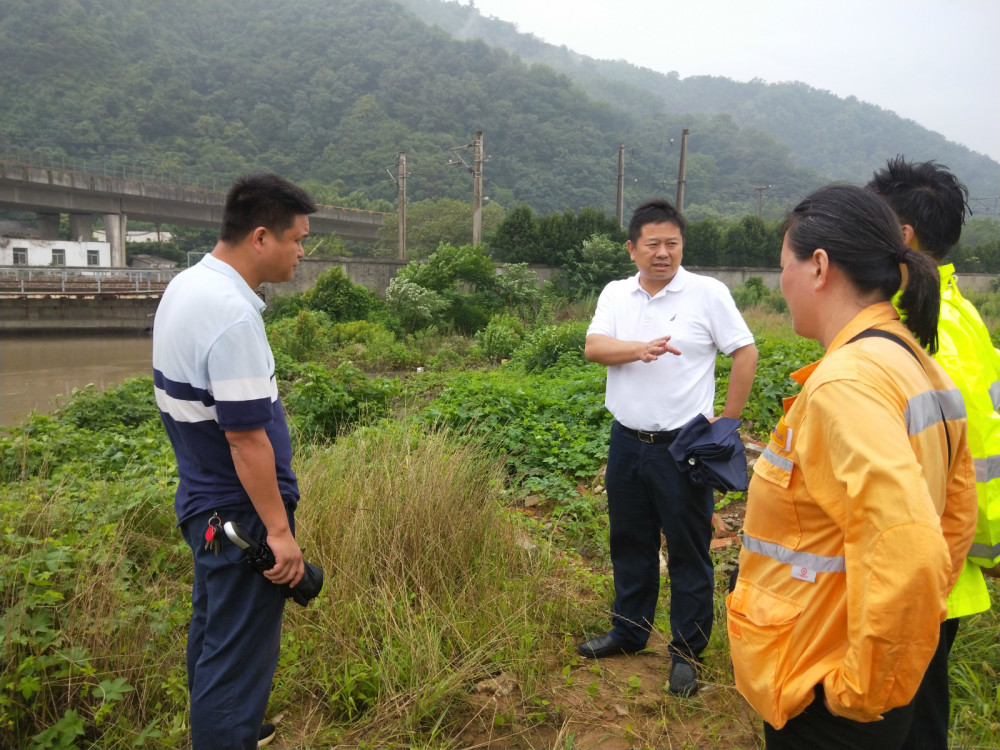 与此同时,贡照华未雨绸缪,积极牵头协调,广泛借助社