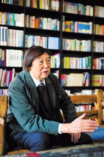 冯骥才:在文学创作和文化保护方面大显身手的著名作家