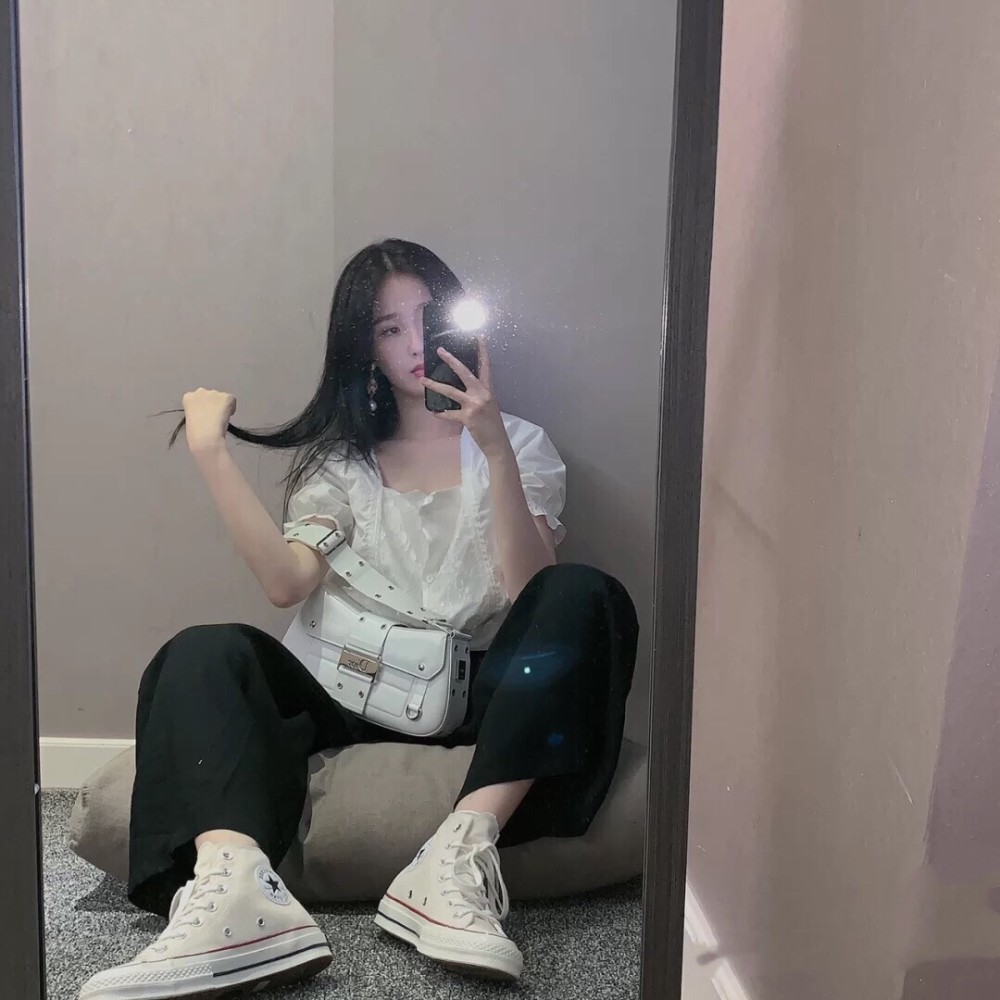 已经有很多小姐姐,看了虞书欣晒得自拍,已经都安排上了,不得不说