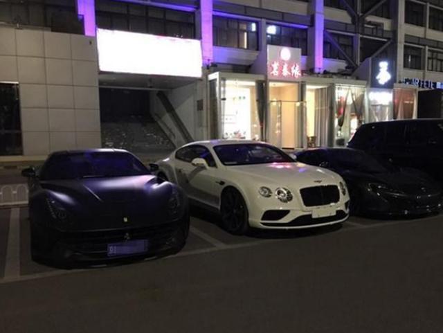 车牌|北京“最牛”奔驰大G，土豪塞纸条800万求购车牌，车主：我很穷？