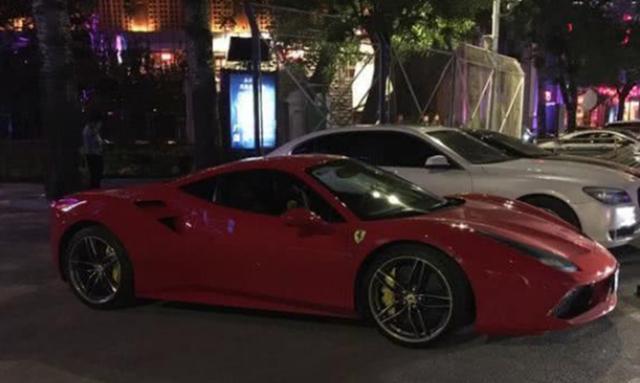 车牌|北京“最牛”奔驰大G，土豪塞纸条800万求购车牌，车主：我很穷？