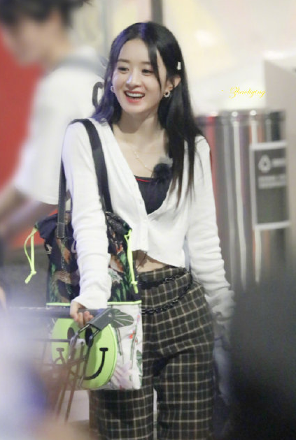 赵丽颖|赵丽颖生图超可爱，《有翡》暑期开播，百变丽颖你爱吗？