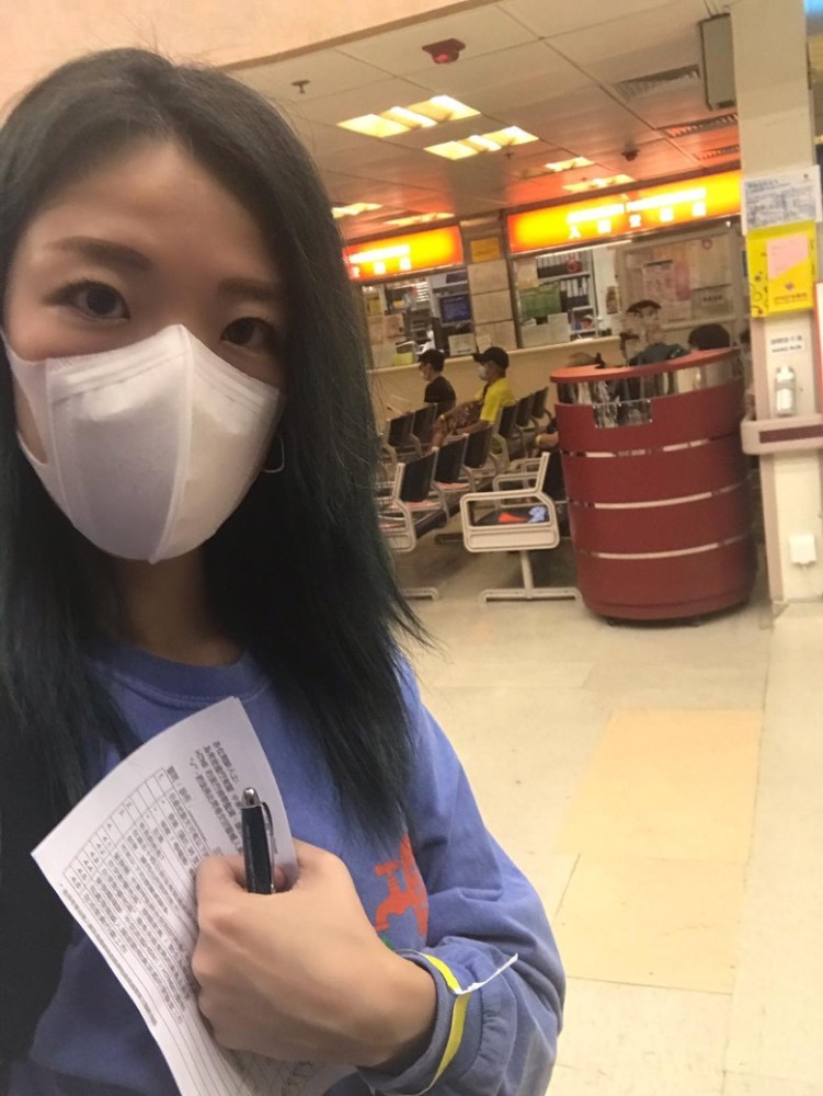 施匡翘|两名香港艺人确诊新冠肺炎，近20位密接艺人名单流出，温碧霞报平安