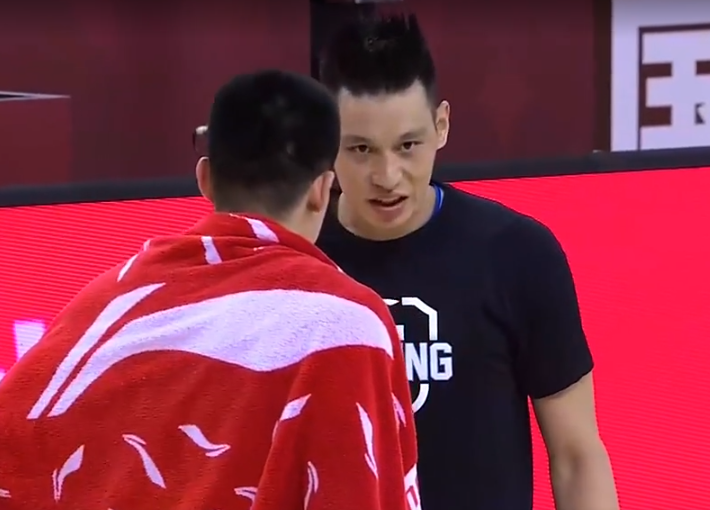 林书豪|撞倒对手后谁注意到林书豪如此一幕？赛后全队都走空他还在场上