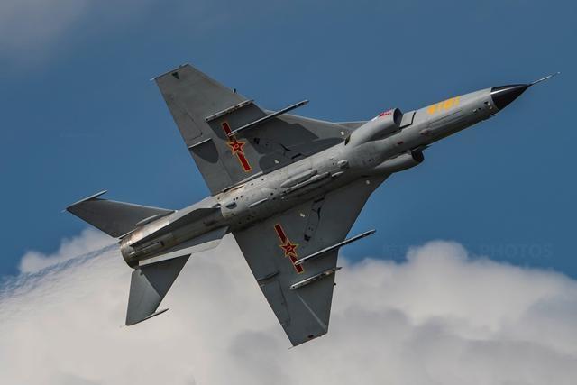 并换装了推力更大的涡喷13发动机.