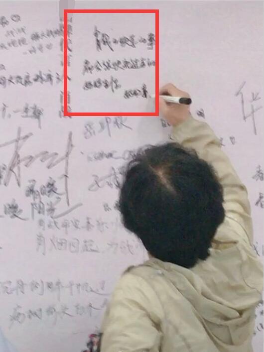 肖战|肖战代言产品重庆线下活动，爷爷奶奶应援被质疑孩子叫来摆拍，评论疑道真相