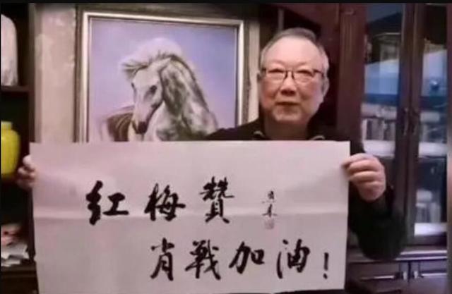 肖战|肖战代言产品重庆线下活动，爷爷奶奶应援被质疑孩子叫来摆拍，评论疑道真相