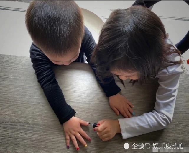 黄磊|黄磊为妻子庆祝43岁生日，公开甜蜜表白孙莉：亲爱的莉姐，爱你