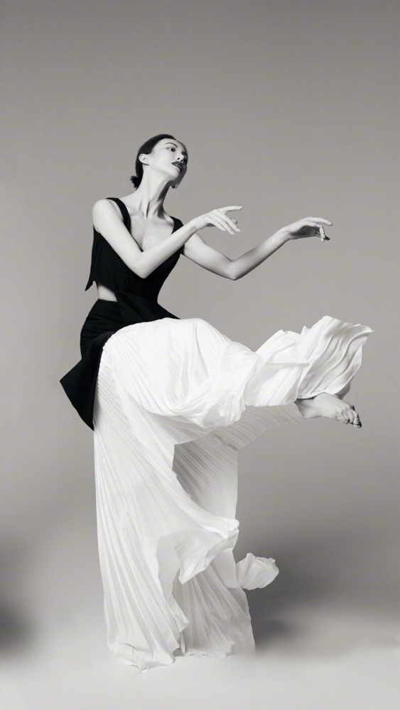 刘诗诗|腿比杨幂美、气质盖过刘诗诗的她，凭什么给黄圣依提鞋？