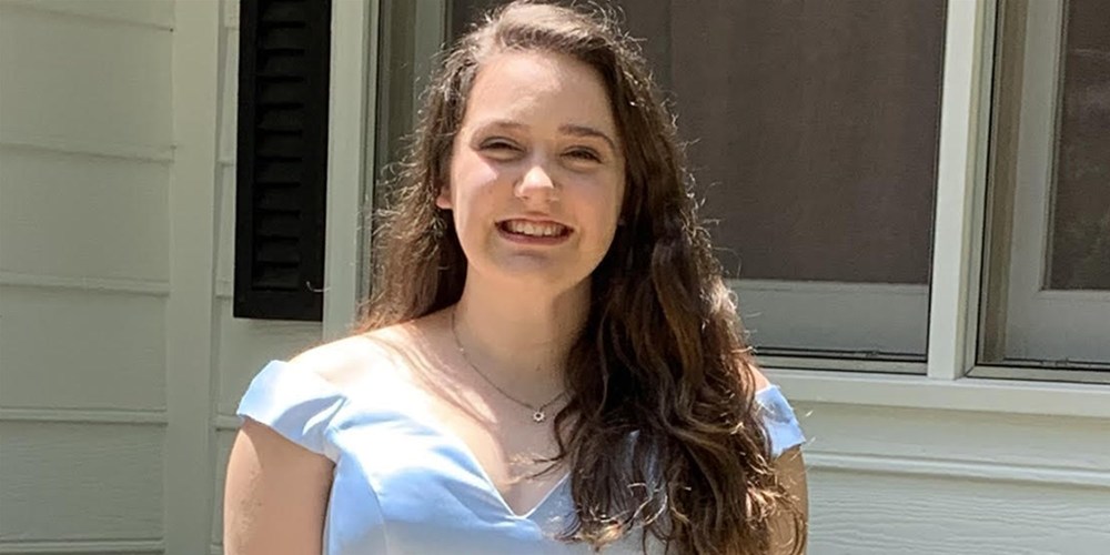 降落伞|女孩庆祝高中毕业跳伞时降落伞故障，家人目睹其摔死