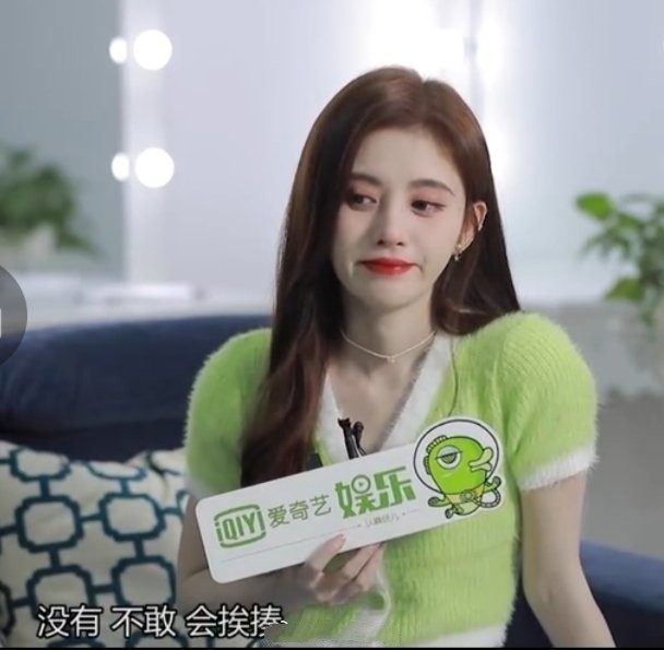 angelababy|杨颖直播截图堪比精修，看到鞠婧祎截图，网友：这是崩图？