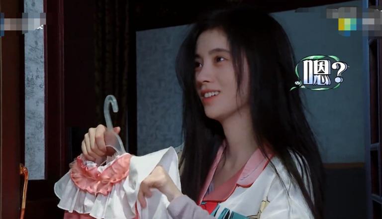 鞠婧祎身高是个谜而且还说谎成性参加节目完全暴露