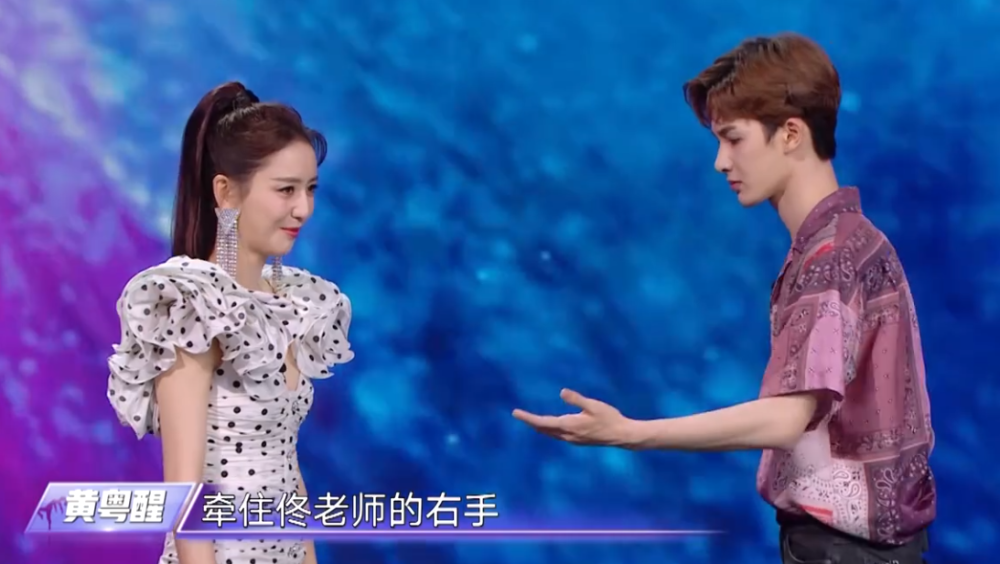 朱正廷|朱正廷18岁拿全国第一，与佟丽娅跳舞，任嘉伦还模仿老头