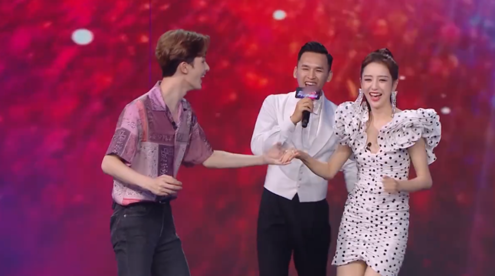 朱正廷|朱正廷18岁拿全国第一，与佟丽娅跳舞，任嘉伦还模仿老头