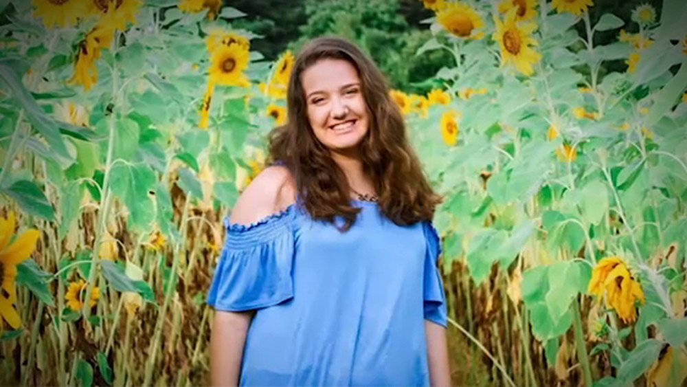 吉安娜|18岁女孩第一次高空跳伞却没打开不幸摔死 成人礼变葬礼