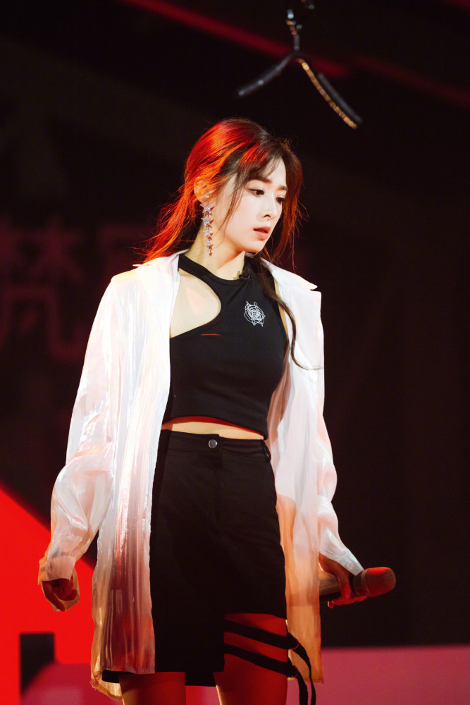 赵丽颖|她是赵丽颖的闺蜜，低谷期被刘德华拉了一把，今翻红把脸整残了