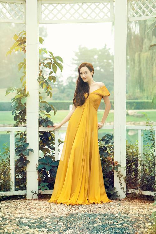 关颖|号称“台湾何超仪”，头顶富三代光环，横行娱乐圈，关颖这开挂的人生啊