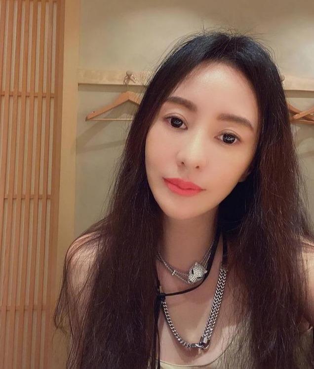 关颖|号称“台湾何超仪”，头顶富三代光环，横行娱乐圈，关颖这开挂的人生啊